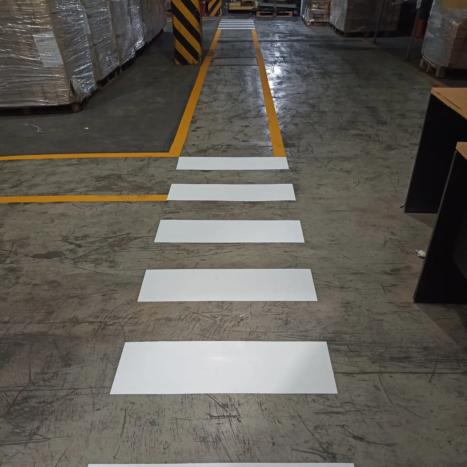 Planta industrial con sendas demarcadas por FRANZA